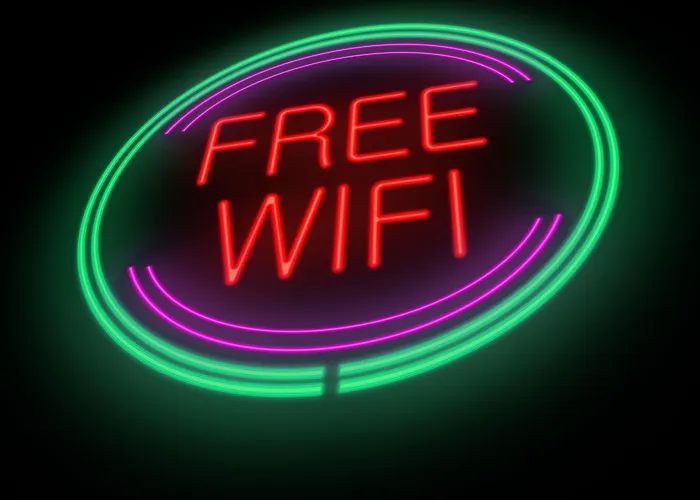Magnolia Inn Extended Stay Of - New 2025 - Book A Kitchen Room - 12 Noon Check Out - 4K Black Beds - Saltwater-Mineral Pool Open Until 4Am - 24-7 Front Desk - Luxe Coffee Bar Award Winning Inn - Save By Phone - 912-576-4777